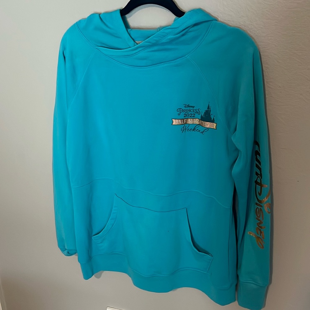 2022 RunDisney princess half marathon weekend hoodie, size M.